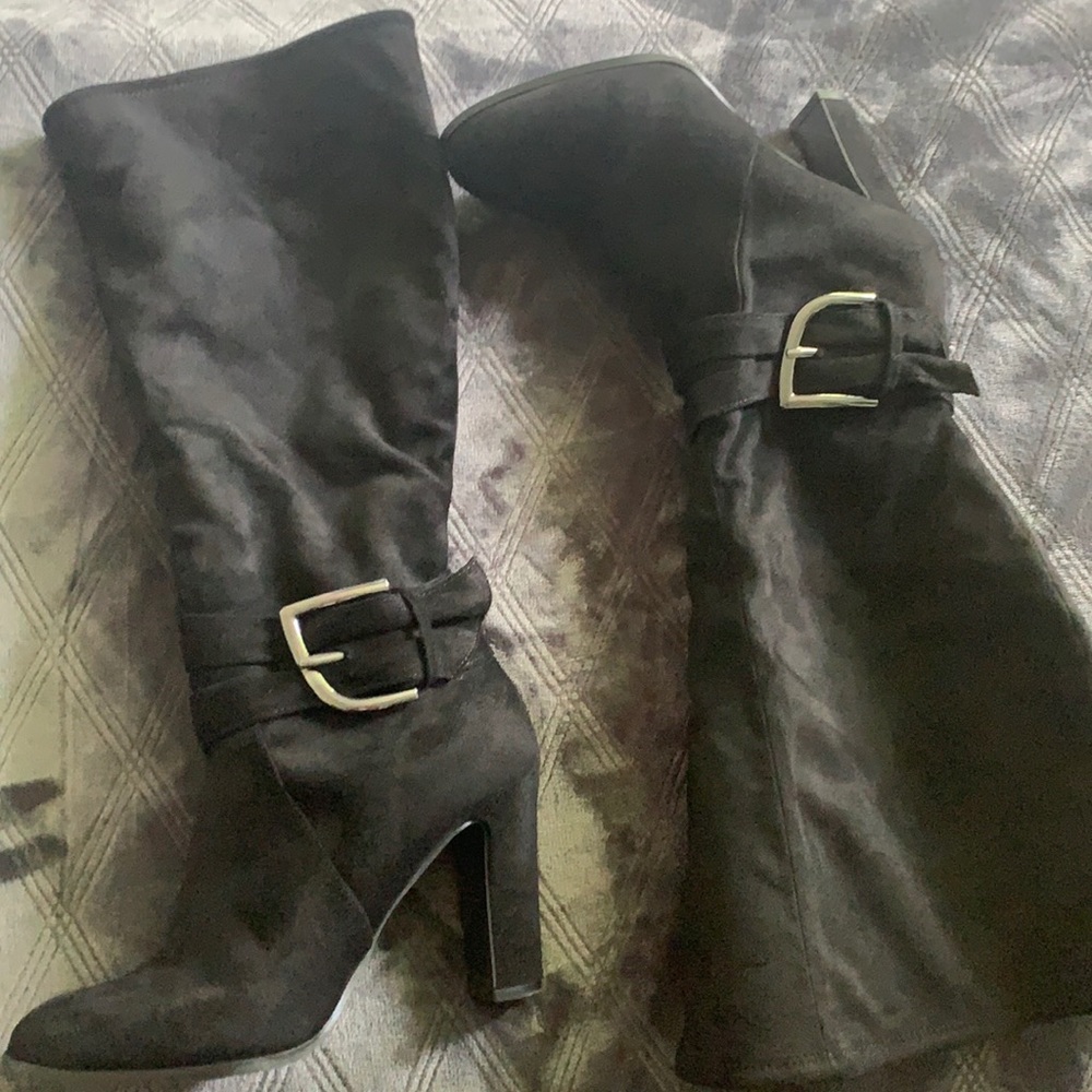High heel black boots